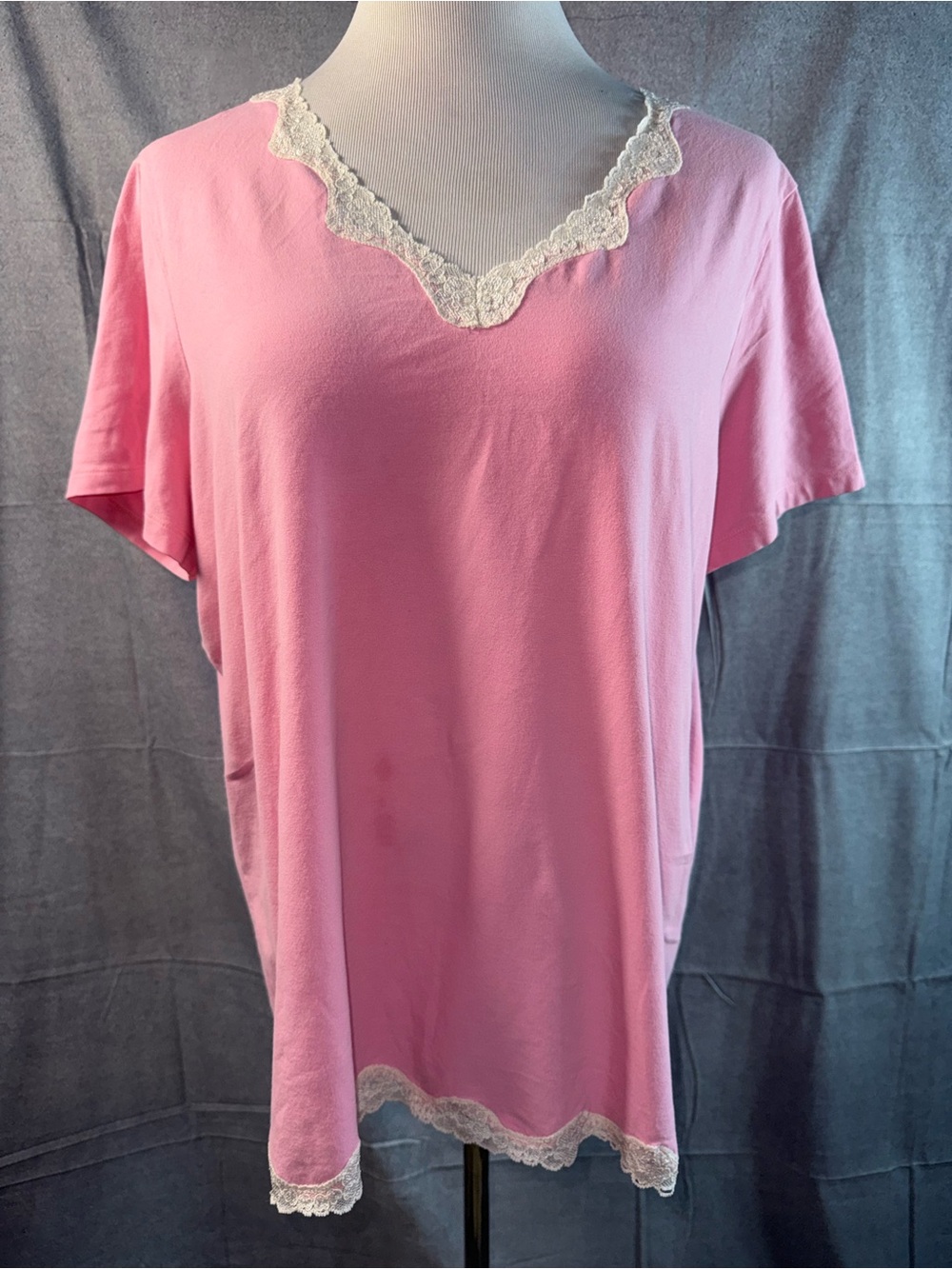 1290-Casual Corner Pink Short-Sleeve V-Neck Tee with Lace Trim